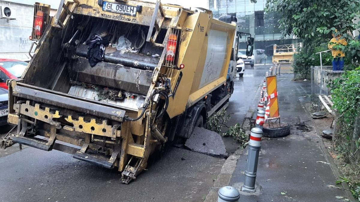 autospeciala gunoi cazut groapa galati