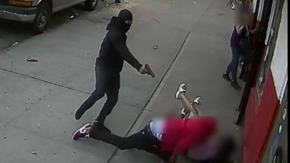 barbat impuscat copii new york imagini camere de supraveghere