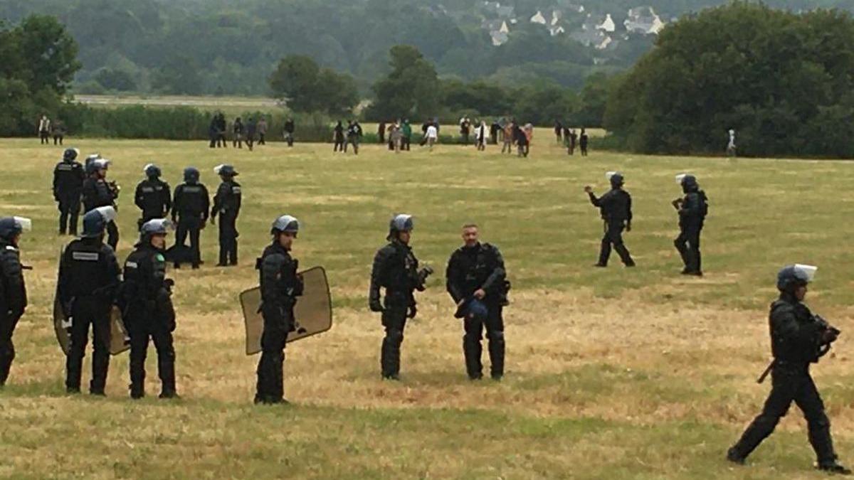 redon tanar mana politie bretania franta petrecere ilegala