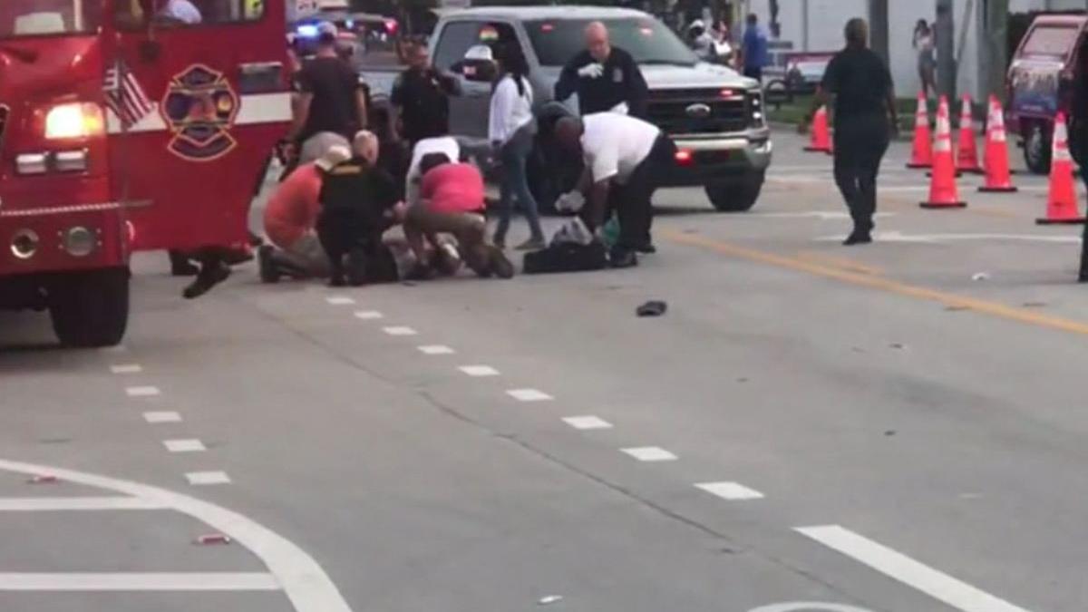 miami wilton manors stonewall pride camion debbie wasserman schultz