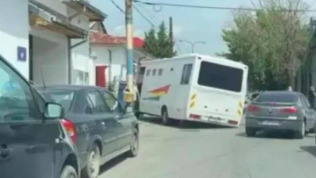 duba detinuti blocata groapa asfalt drum craiova