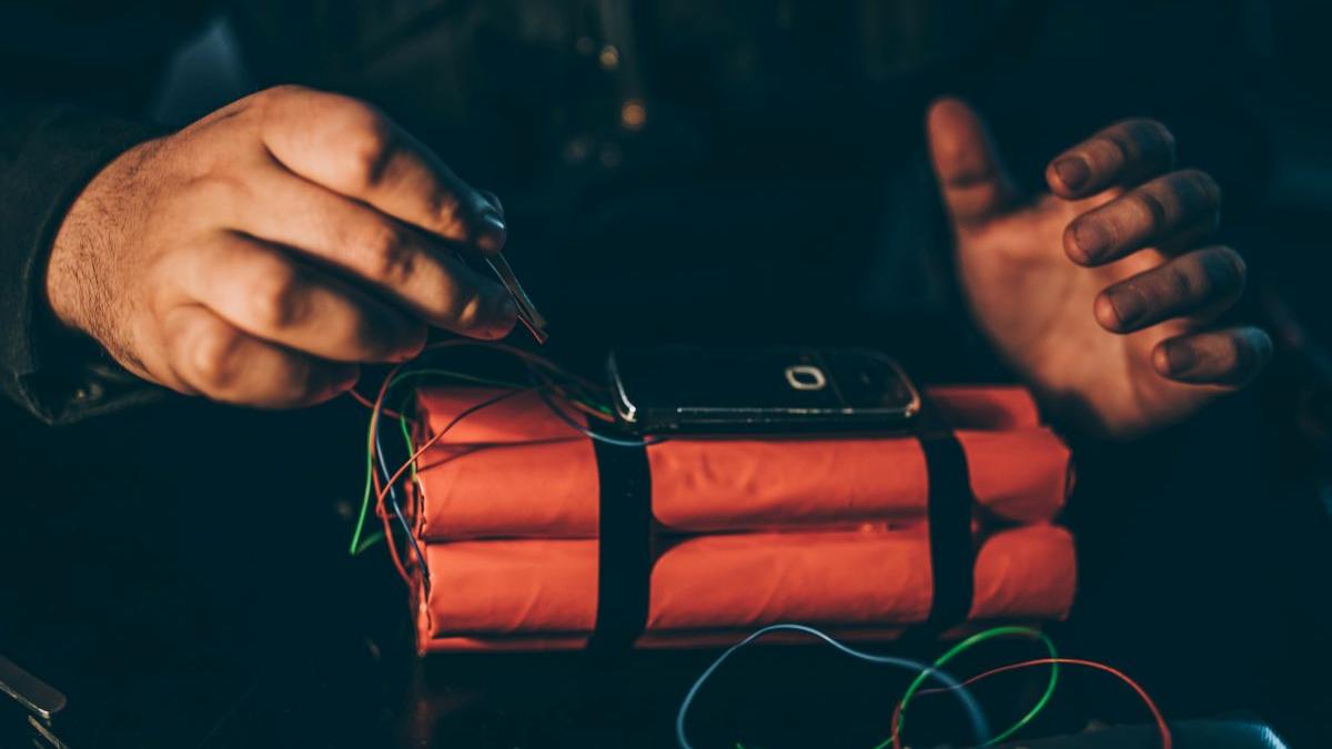 suspect bombe artizanale politisti china