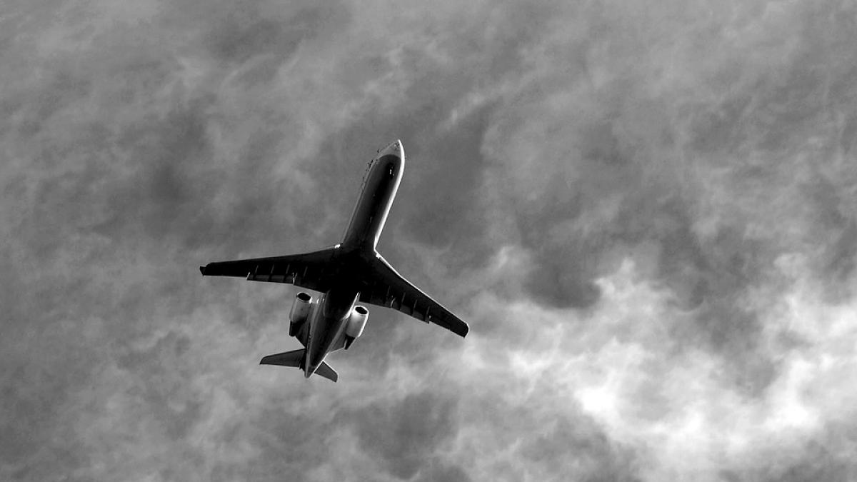 incident de zbor grav cu o aeronava tarom pilotata de doua femei ce faceau in cabina in loc sa fie