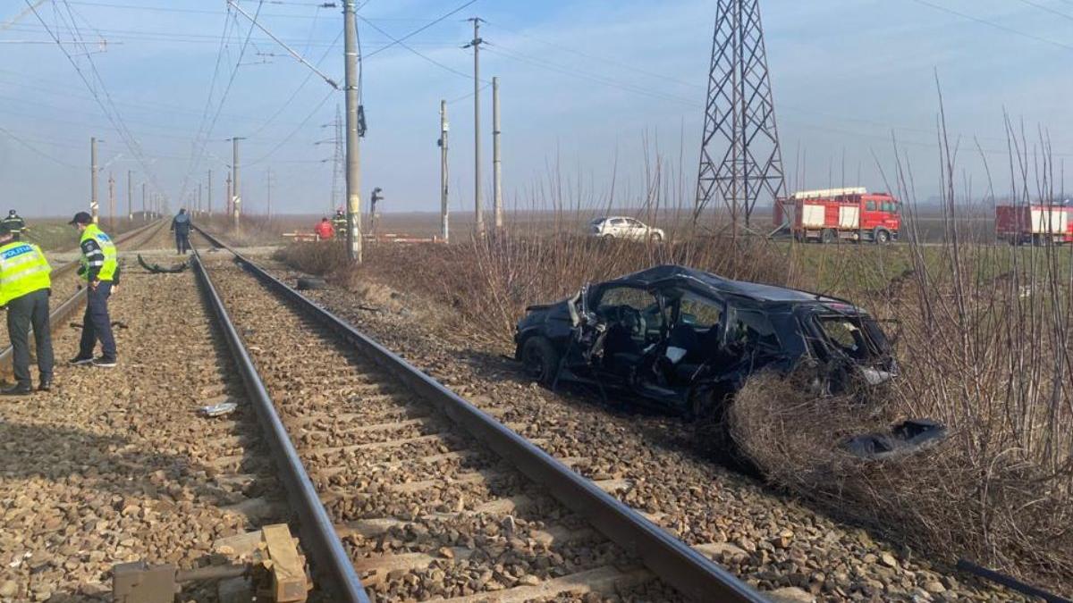 masina lovita de tren in ilfov soferul a murit pe loc