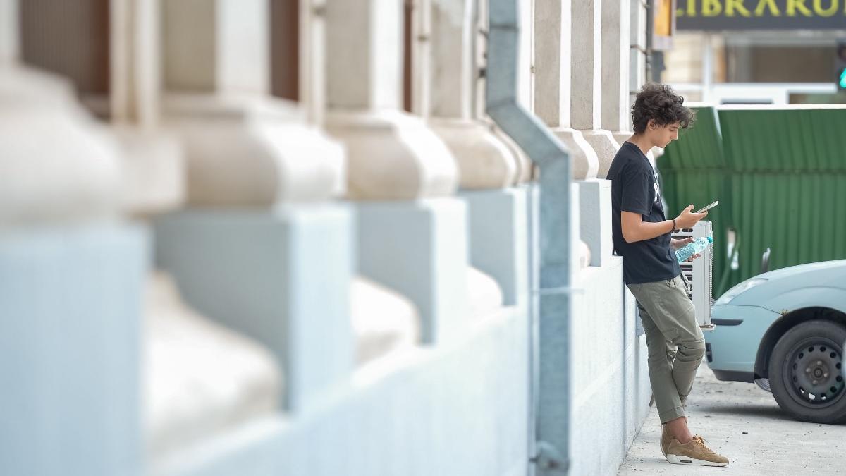 candidat eliminat bacalaureat iesea des la toaleta cazut telefonul in examen