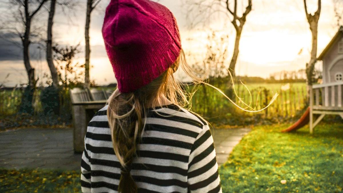 femeie ajutat pedofil 75 ani violeze fiica 7 ani condamnat 14 ani inchisoare