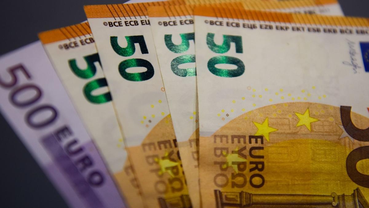 francez a gasit 85 000 euro bibelou raftul unei mobile abandonate marginea drumului