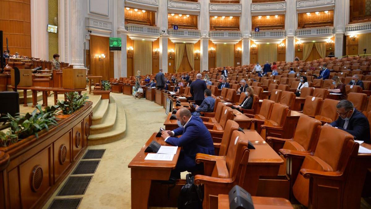 inchisoare 6 luni 3 ani instigatori violenta ura discriminare