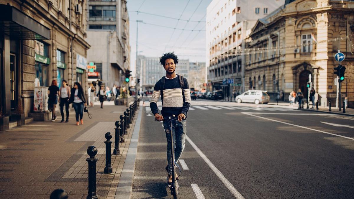 moarte femeie trotuar interzicere trotinete electrice paris