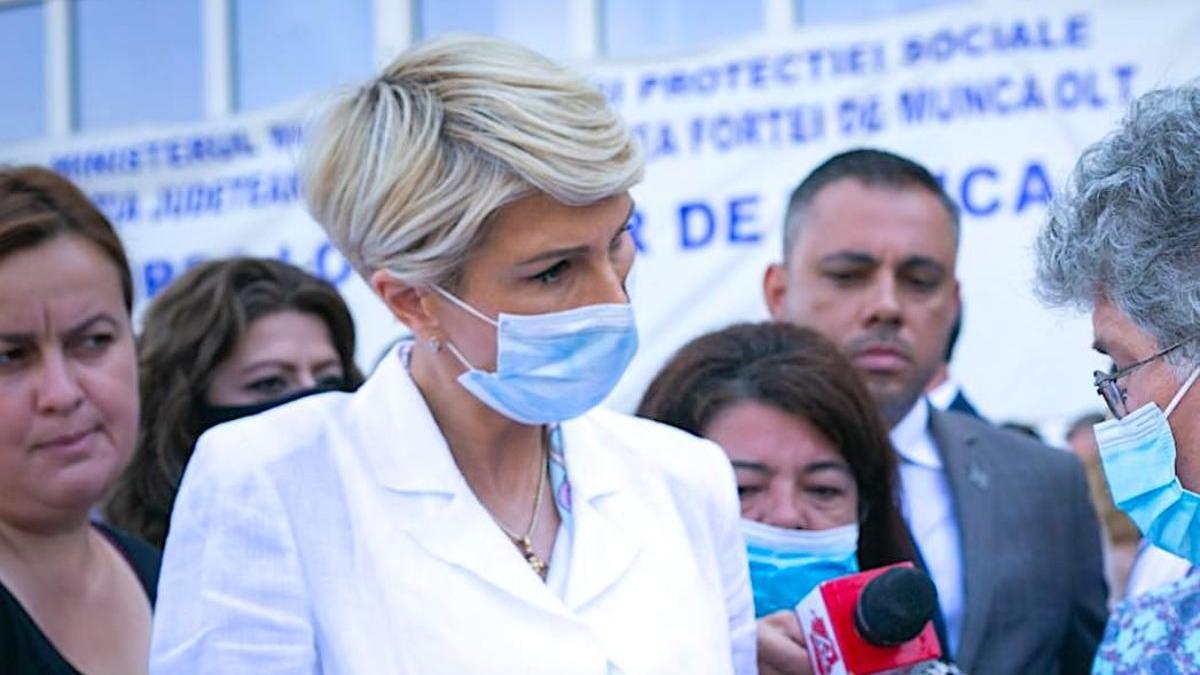Răspunsul Ralucăi Turcan pentru un om care spune că nu se poate trăi din salariul minim: ”Avem part-time-uri”