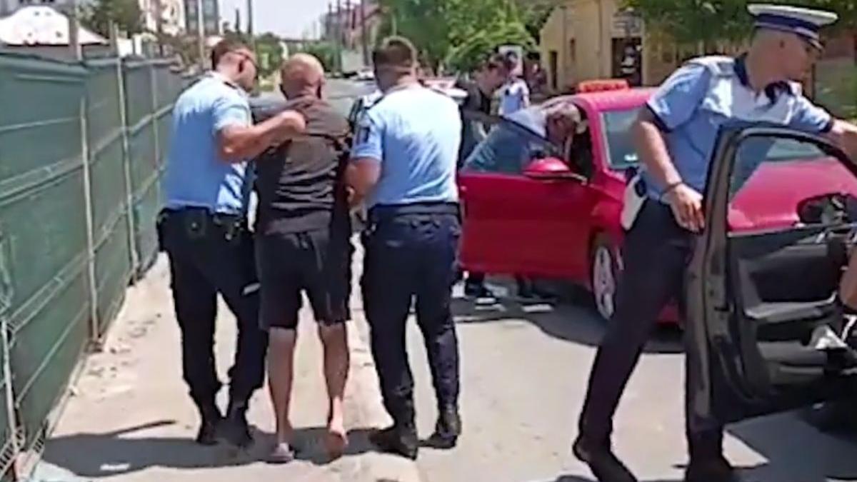 sofer beat scos 4 politisti masina