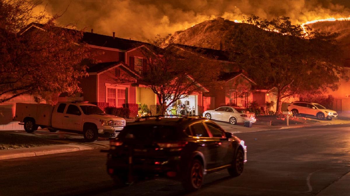 imaginile dezastrului din california unde peste 3500 de oameni au fost evacuati din calea