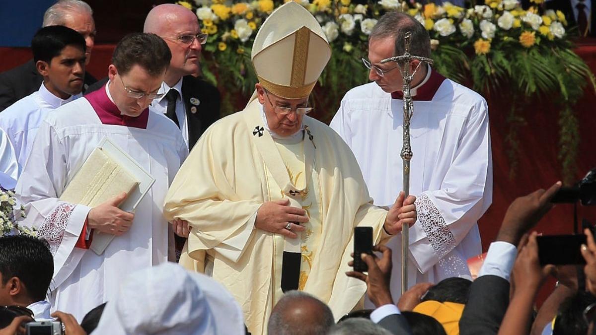 papa francisc internat operatie
