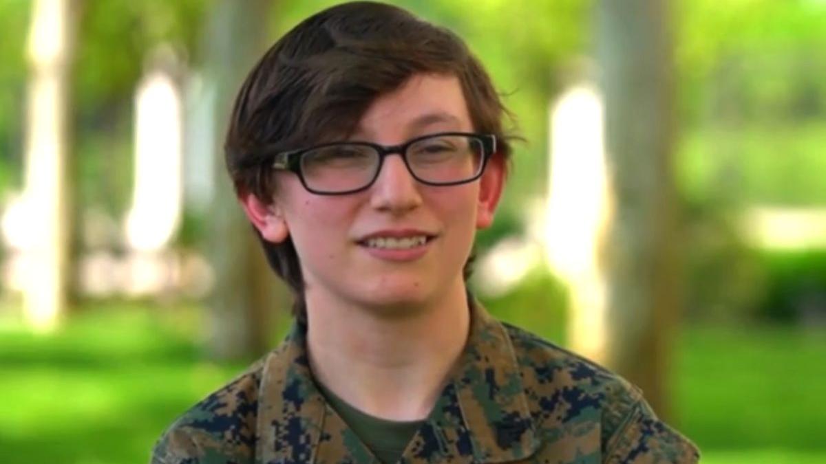 bible raven infanterist marin femeie romania