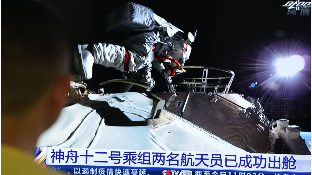 iesire spatiu astronauti chinezi