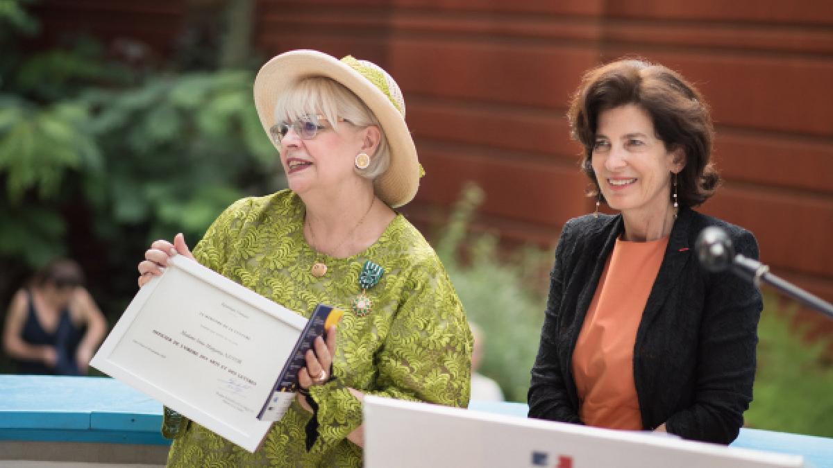 irina margareta nistor decorata de franta pentru angajamentul sau in serviciul culturii