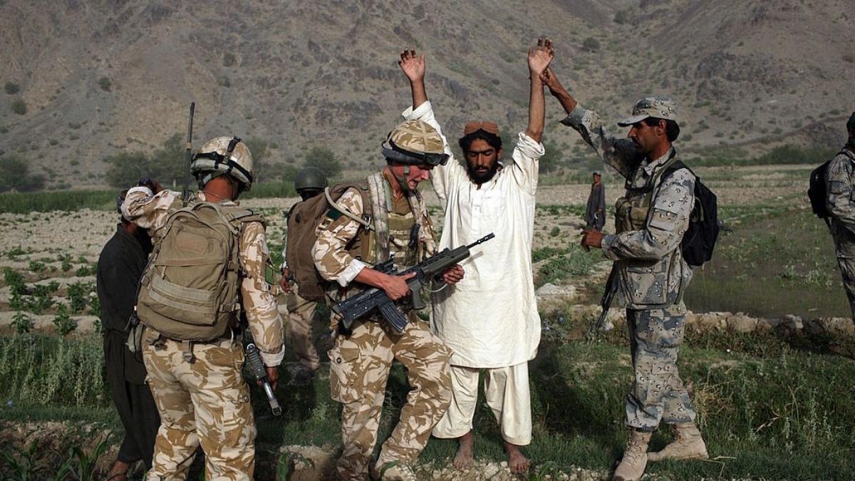 talibani parada arme soldati americani retragere afganistan