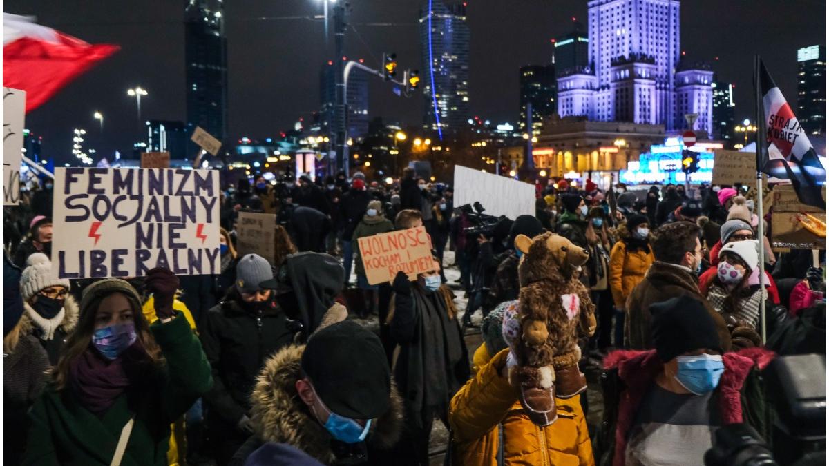 cedo critica polonia avort