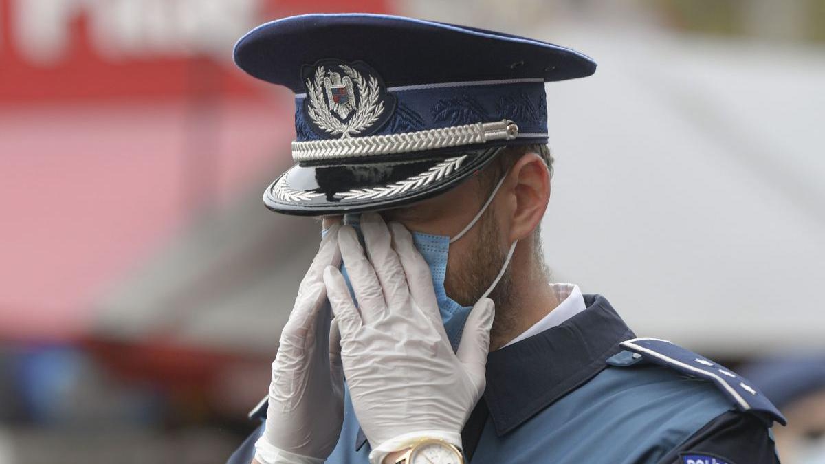 politisti sectia 16 torturat doi tineri trimisi judecata