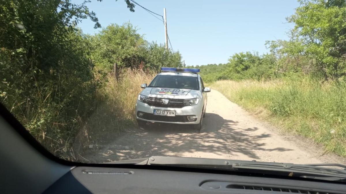 politist local cluj napoca furat cirese galeata uniforma serviciu