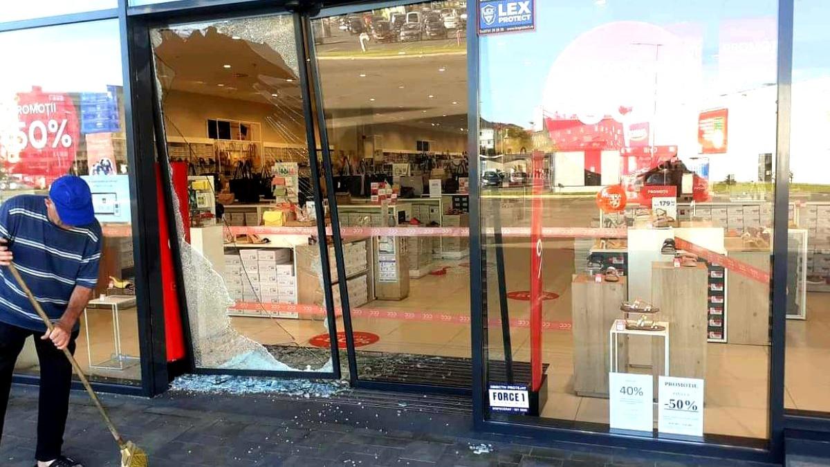 tanara focsani masina magazin invata sa conduca parcare