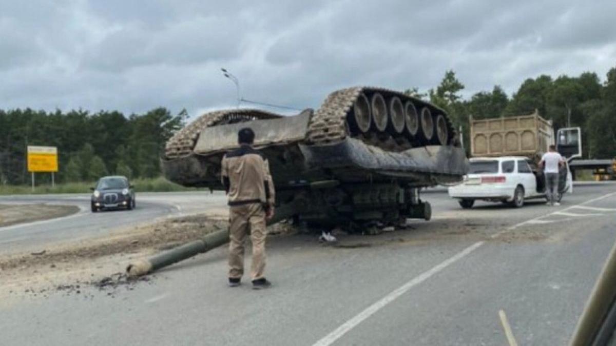 armata rusia scapat tanc sosea rasturnat