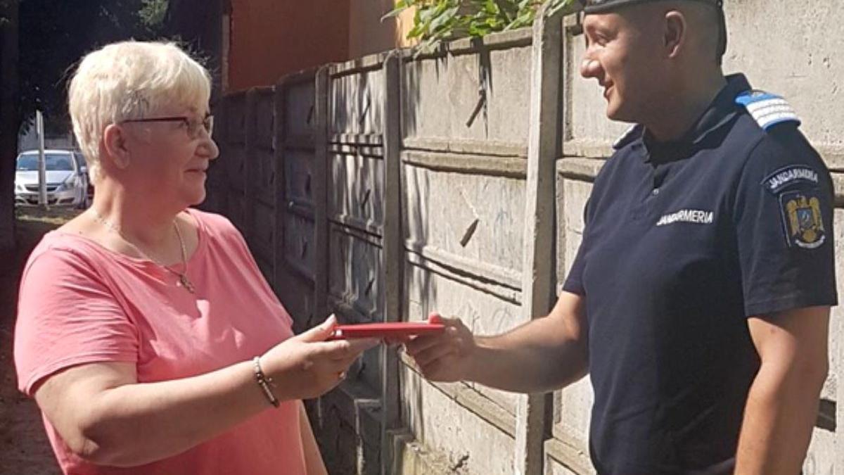 jandarm navodari medalie onoare mai restituire bani pierduti