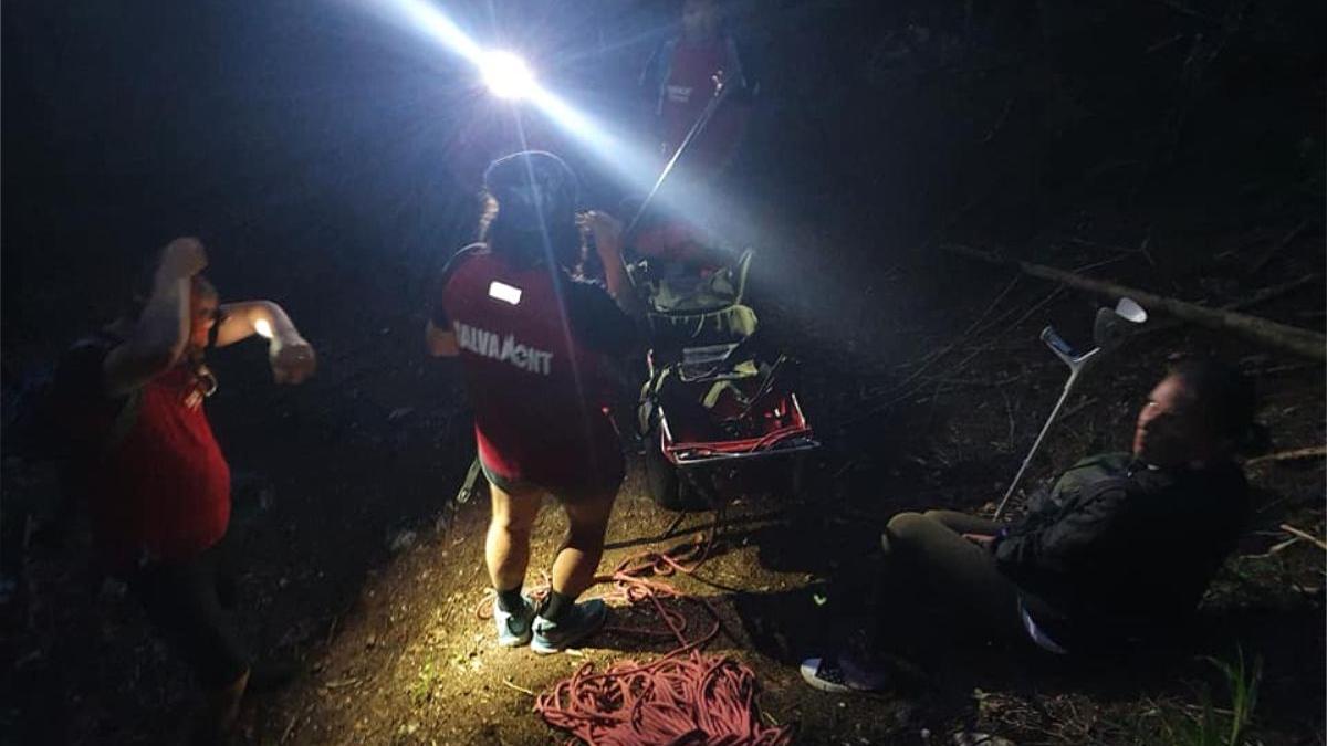 turista deplasa carje indraznit escaladeze munte