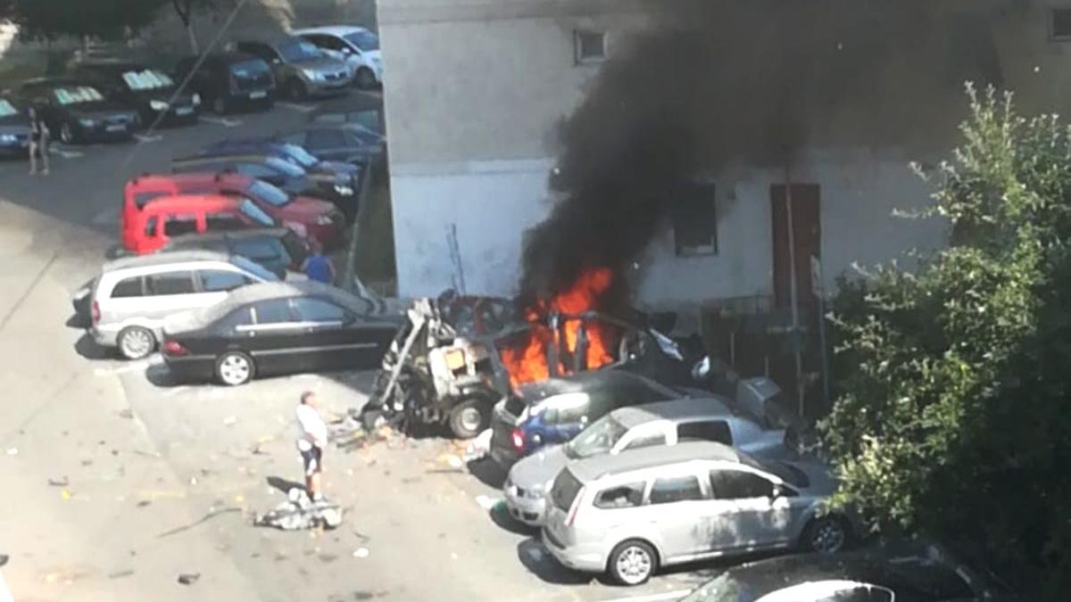 O maşină a explodat în Râmnicu Vâlcea, iar un bărbat a fost aruncat câţiva metri de suflul deflagraţiei