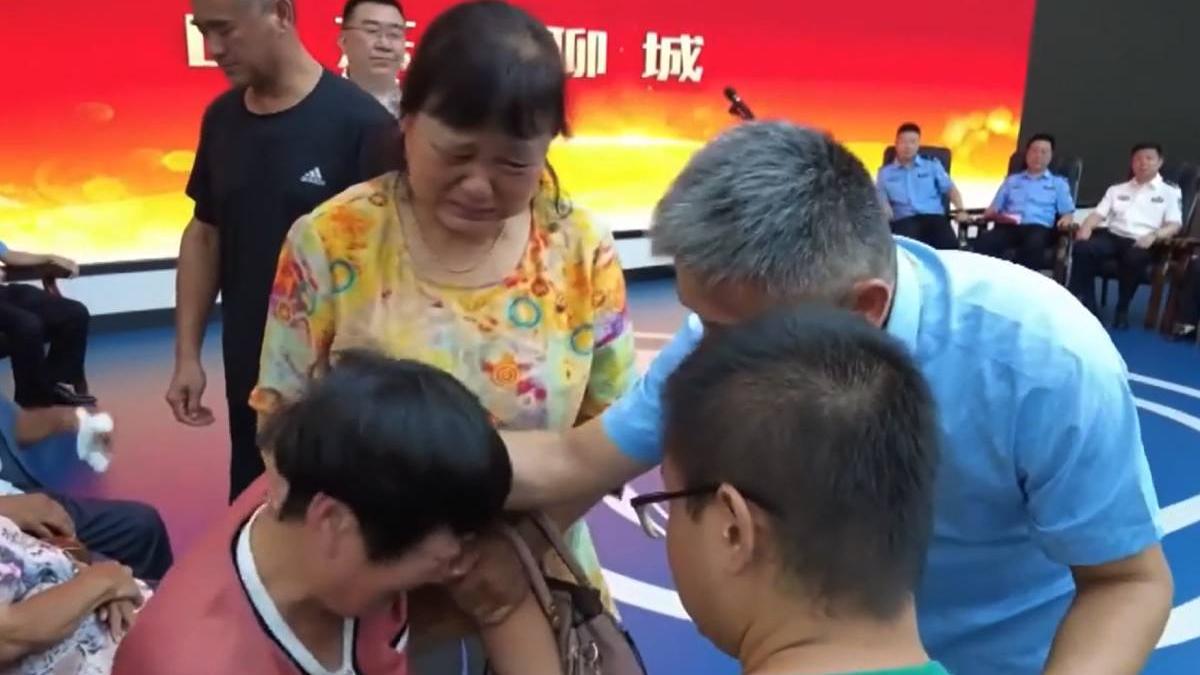 intalnire emotionanta tata fiu rapit 24 ani china