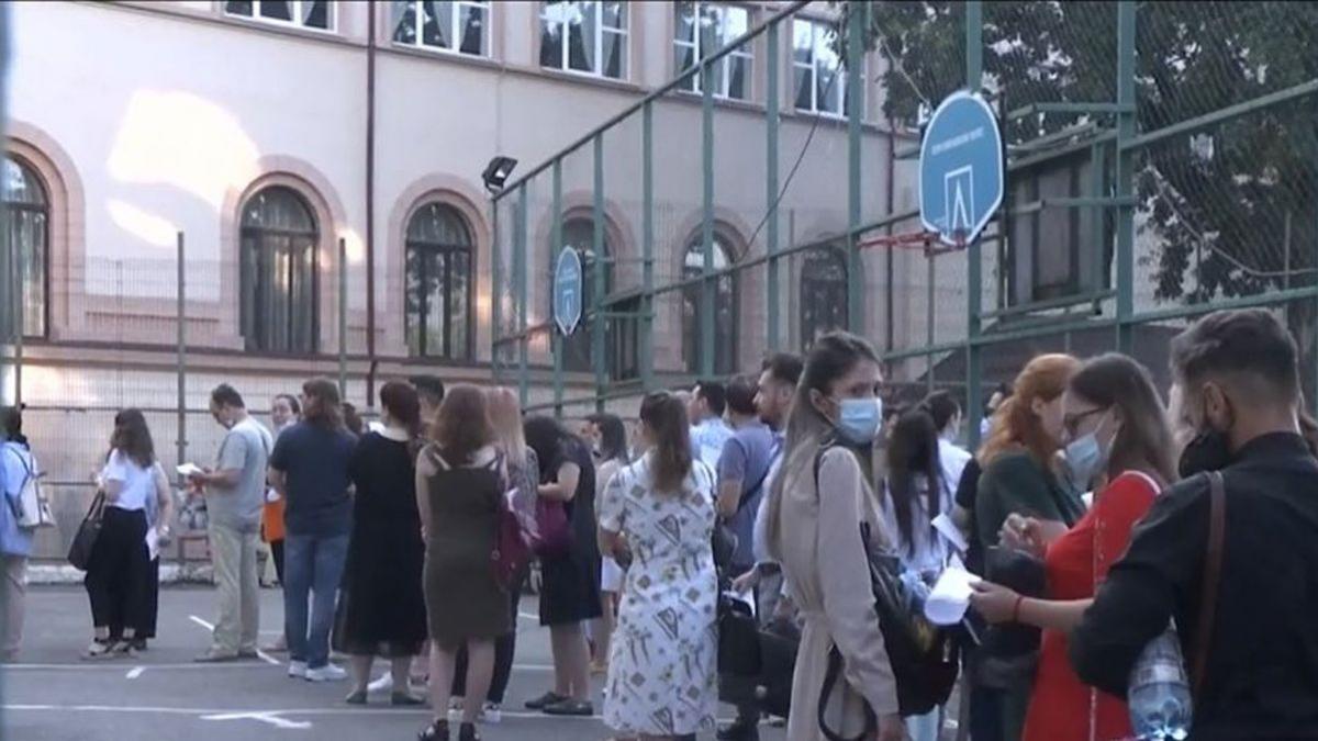 peste 8 800 de profesori au dat examenul scris de definitivat