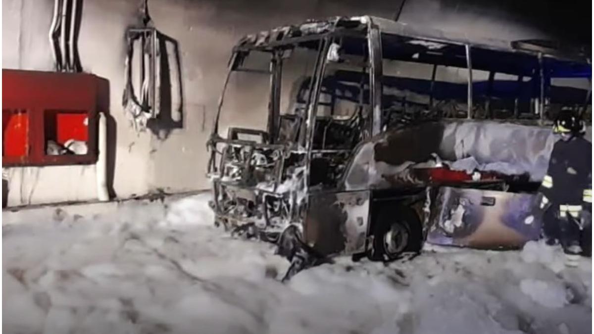 sofer autobuz salvveaza copii flacari