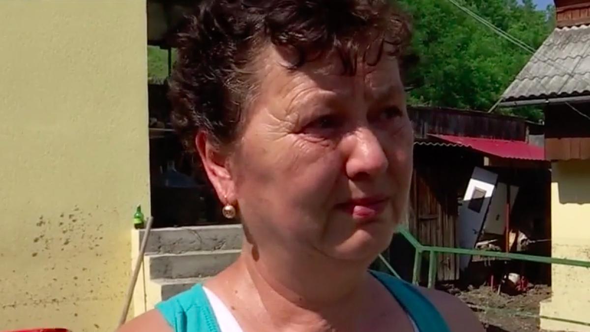 oamenii alba povestesc in lacrimi s au salvat apa a navalit in case