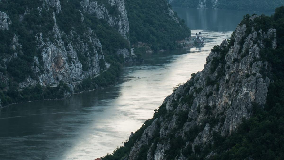 tanar student scoala de marina plecat singur sa invete sa inoate disparut dunare