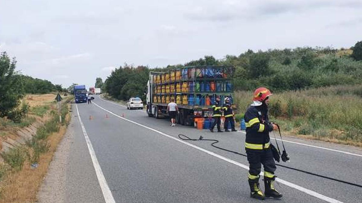 14 butelii cu gaz au cazut dintr un tir pe dn 19 in bihor