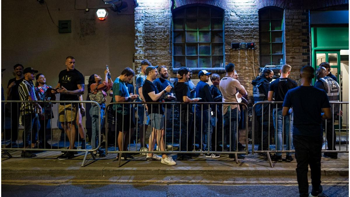 anglia renunta restrictii covid masca