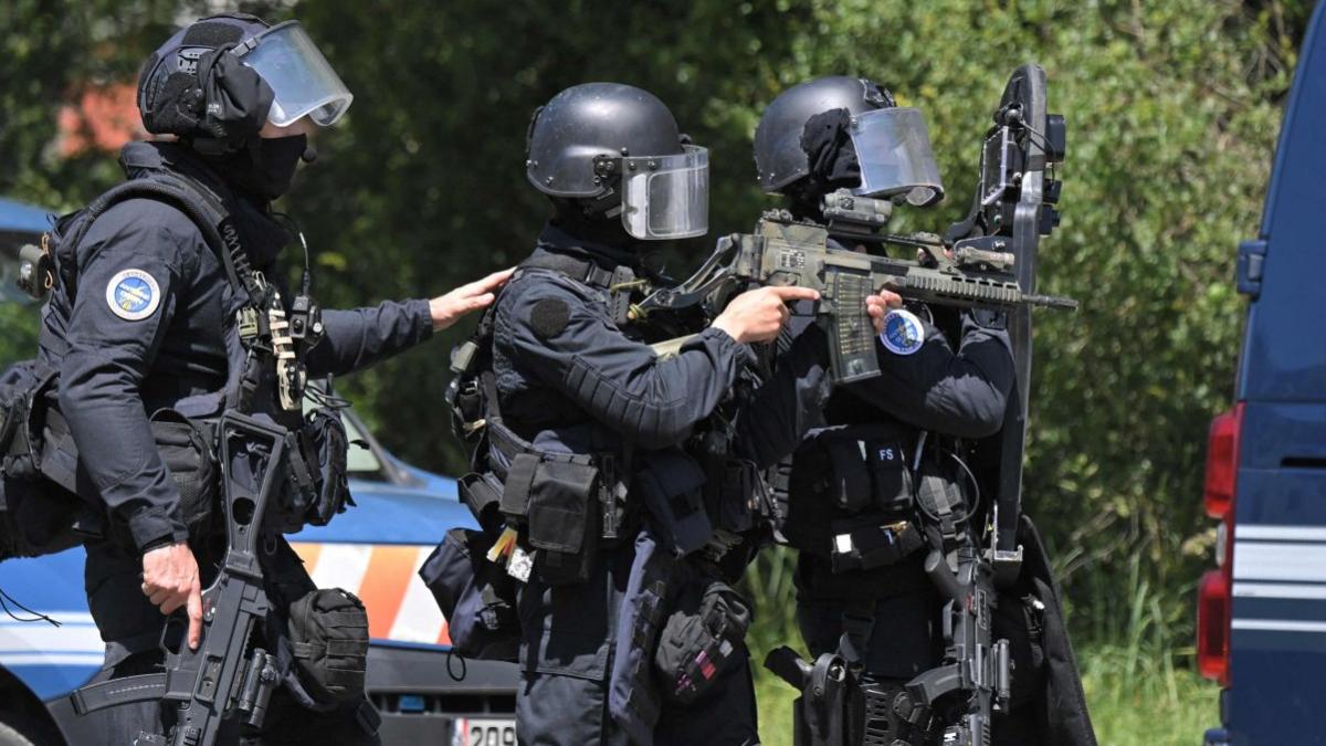 suspect crima franta jandarmi var greolieres