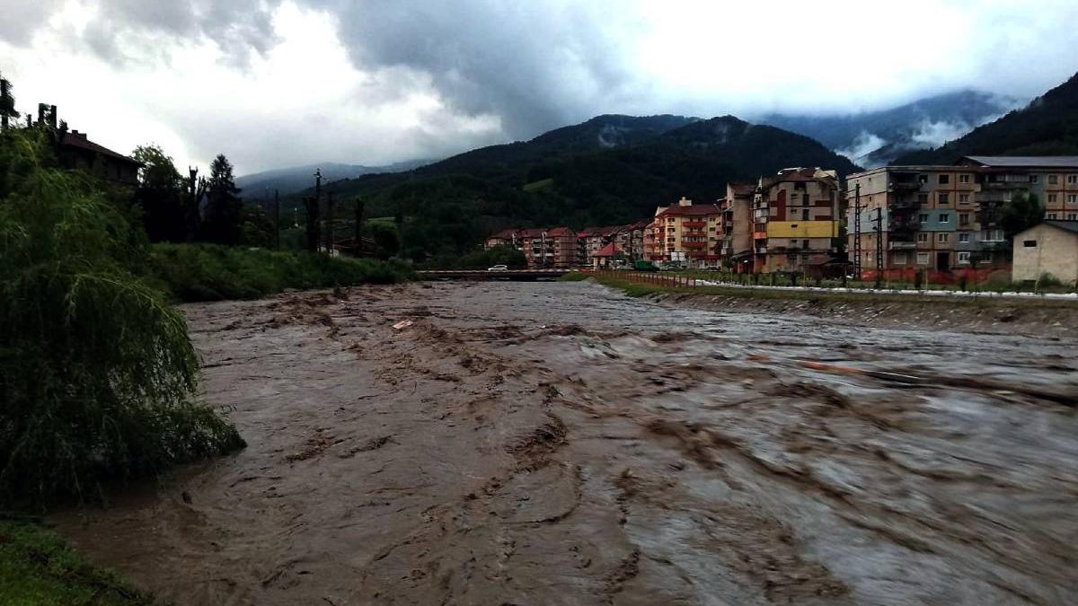 copil 12 ani salvat pompieri cazut lac acumulare prahova