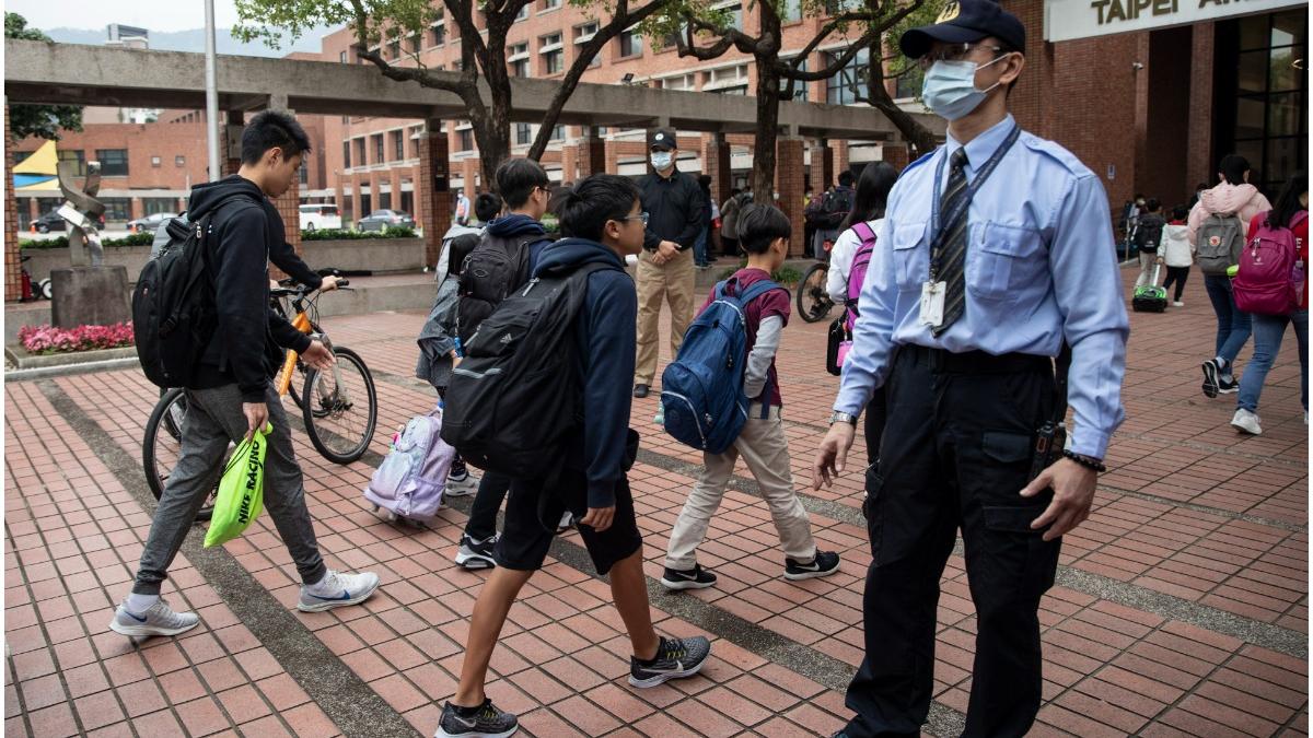 crima singapore liceu topor