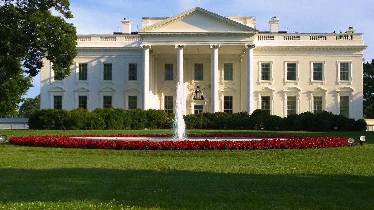 un oficial de la casa alba si un consilier al lui nancy pelosi au covid 19