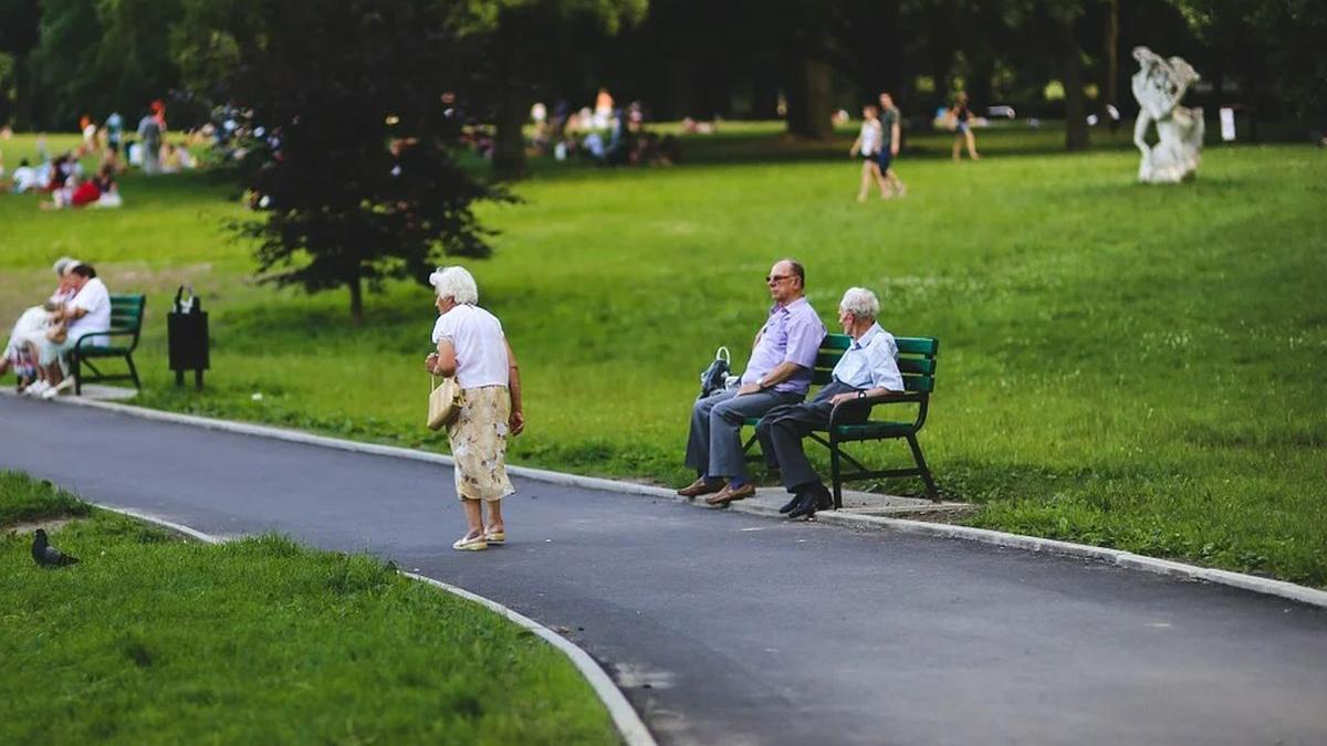 femei varsta pensionare 65 ani ca barbatii