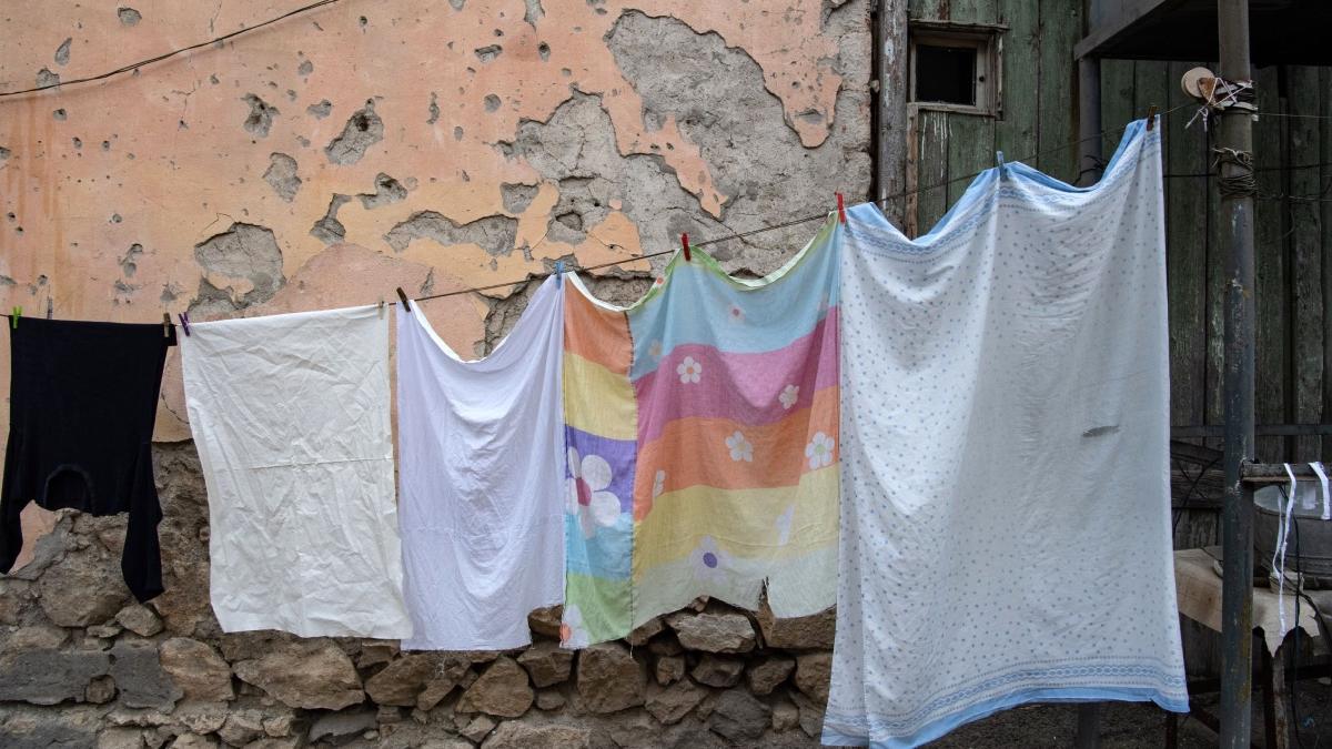 roman arestat in spania pentru ca fura sutienele si chilotii vecinelor