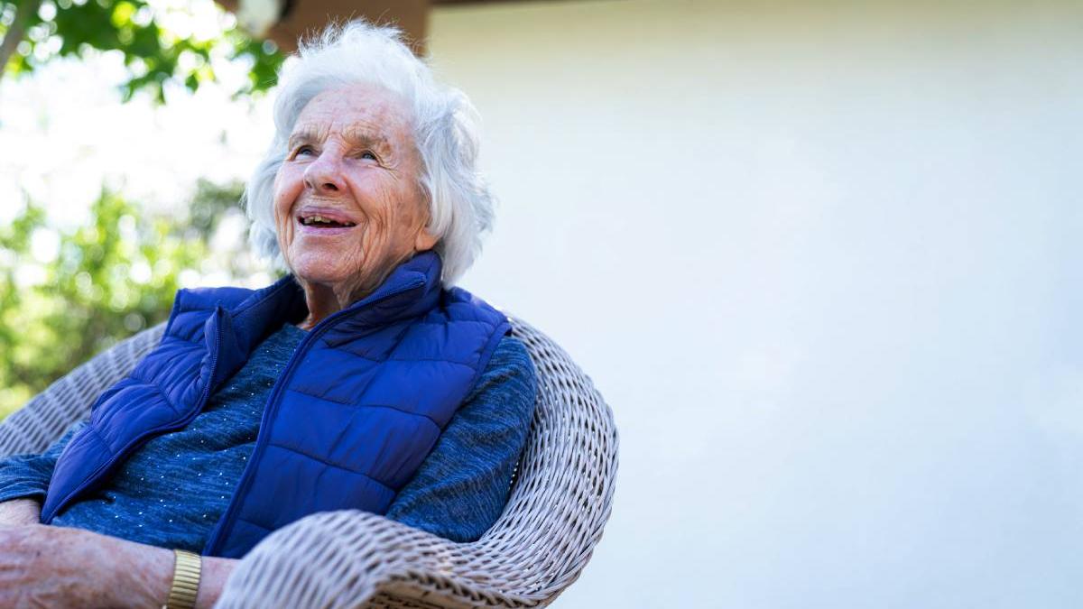 barbati bucuresti pretin medic furat 3000 lei casa batrana