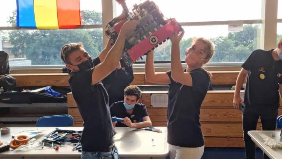 elevii echipa de robotica a romaniei intors cu aur din sua campionatul international