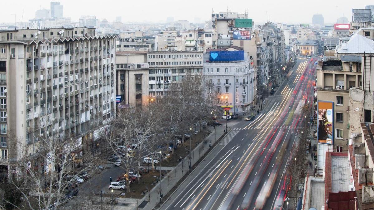 Haosul parcărilor aduce trafic de coșmar. Rezolvarea problemei rămâne în sertar