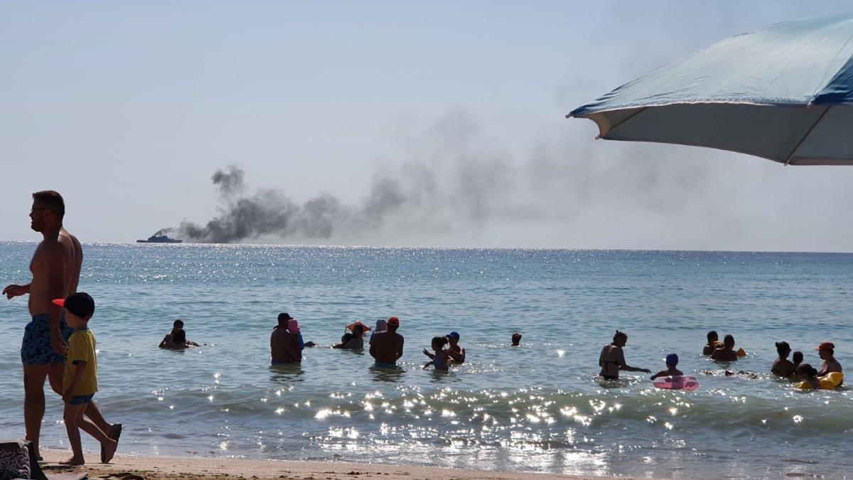 turistii plaja 2 mai respira zilnic fum motoarele navelor santierul naval mangalia