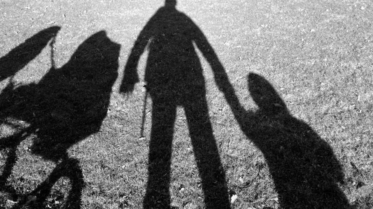 o mama a fugit de serviciile sociale cu cele doua fetite dupa ce autoritatile au decis separarea