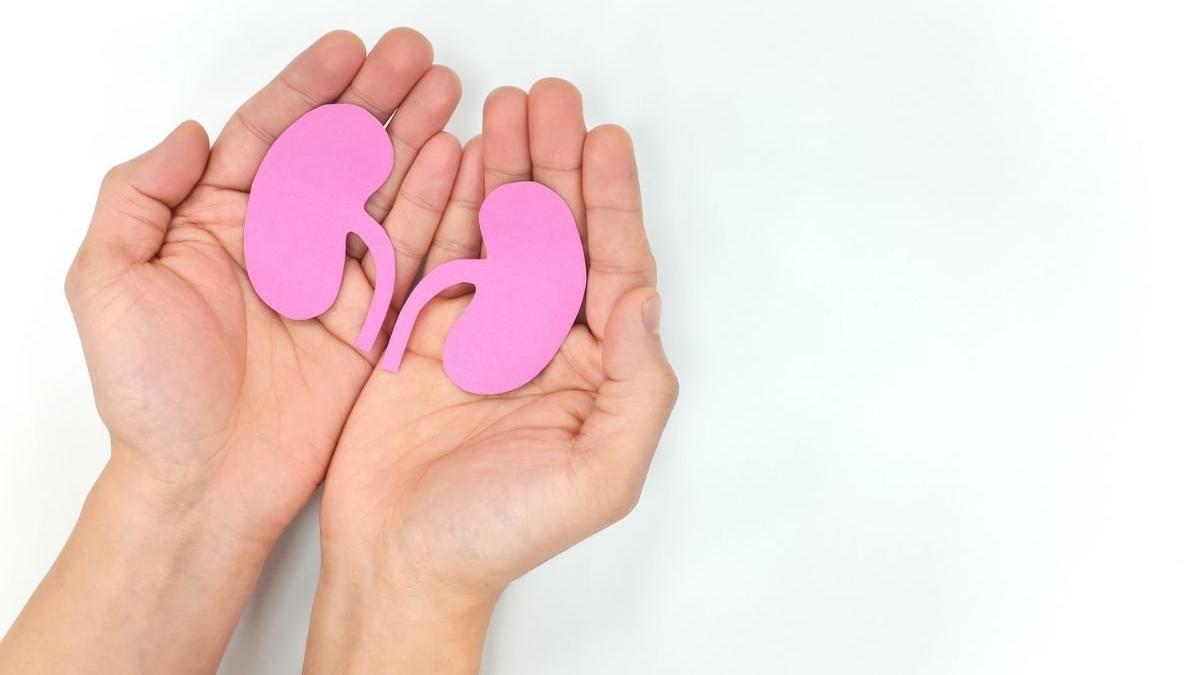 o mama eroina renunta la propriul transplant de rinichi pentru ca fetita ei de doi ani sa poata