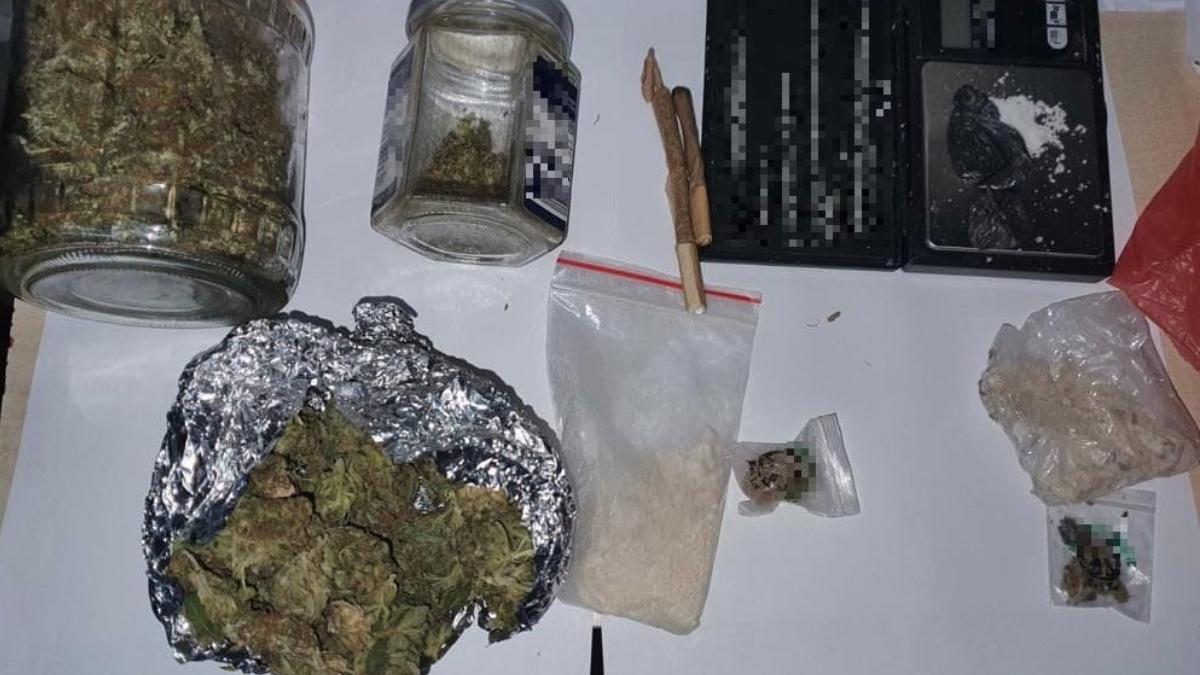 traficanti de droguri prinsi in vama veche cu tot cu marfa