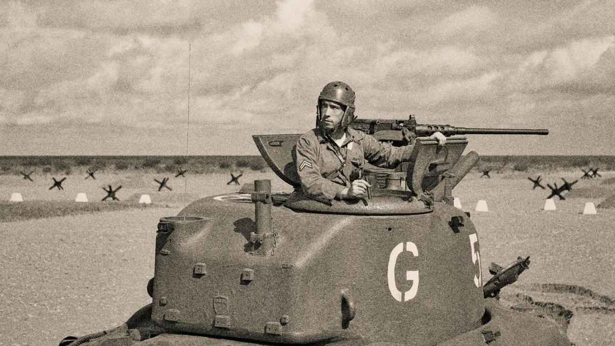 un batranel de 84 de ani tinea acasa rachete torpile si un tanc din al doilea razboi mondial in